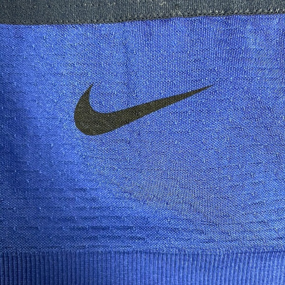 Nike sports bra blue size medium - Picture 3 of 4